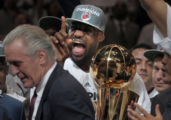 Wade: James didn t find the cookies on the plane and turned out to push the card away like a 5-year-old child