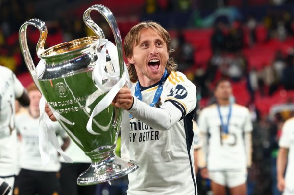 Last year: Real Madrid posted on its official website to celebrate the team s 15th Champions League trophy in team history