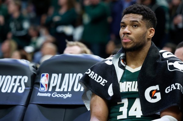 American News: Two weeks ago, the league was optimistic about trading Antetokounmpo. Now it is generally believed that he will stay in the team.