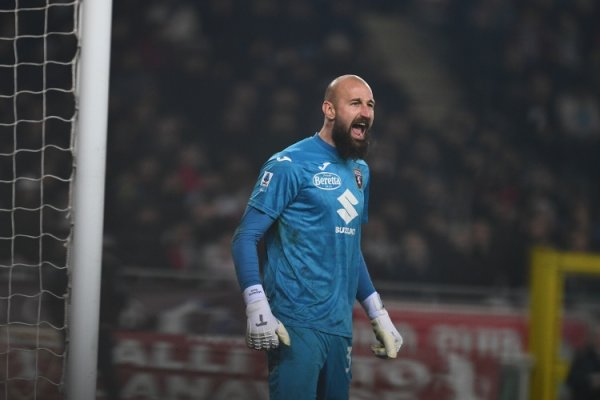 Romano: Naples negotiates the transfer of Turin goalkeeper Vania today, with a quotation of 18 million euros