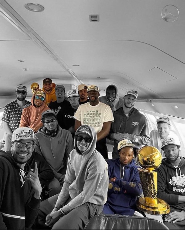 😧Lu Grandpa is leaving too! The Warriors only have five people left in the 22-year championship