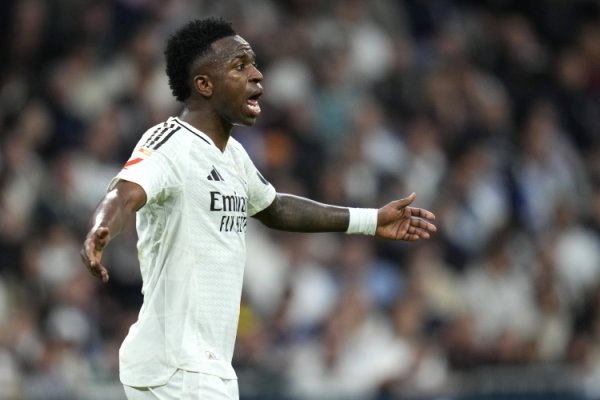 Reporter of the Sixth Channel: Vinicius  contract renewal negotiations are stagnant, and players want to take control of their careers