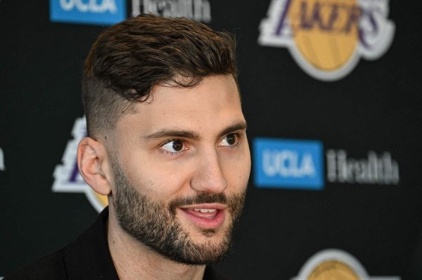 Lake Records posted photos: What is Kleber doing? What about others? Is he okay? Why no one mentioned him?
