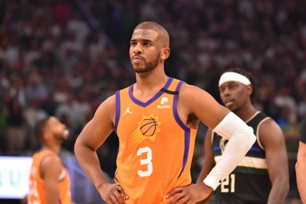 4 years ago today: Paul touched the floor of the finals for the first time + scored 32 points and 9 assists, scored super letters + Holiday