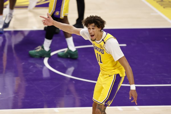 Hayes  salary is 120% of the basic salary. The salary increase makes the Lakers currently unable to use the full biennium special case.