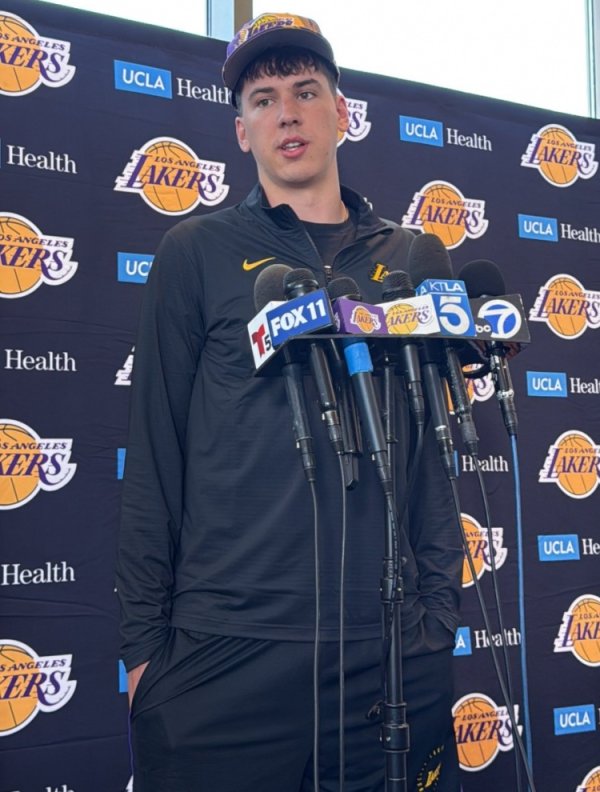 Laravia: The Lakers will be beneficial to my growth. I am very versatile. & I am a 3D connected player.