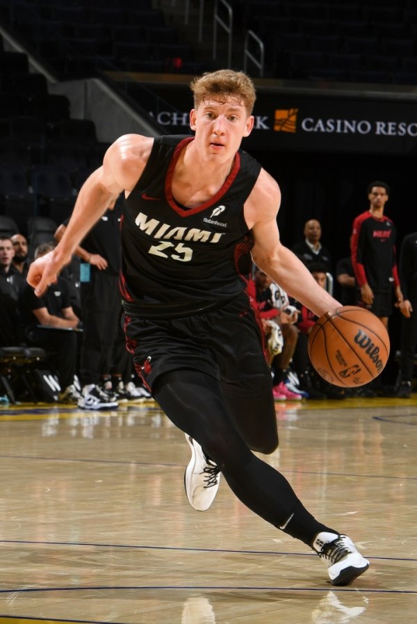 🙁 Heat s No. 20 pick Yakujonis made 0 of 5 shots, scored 5 points, 4 rebounds, 3 assists, 4 turnovers, 8 fouls
