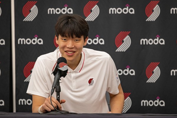 🤩Yang Hansen talks about the 5-man starting in his mind: James Doncic, Irving, and Jokic