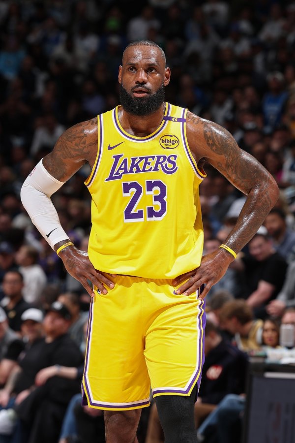👀James  next odds: Lakers 1& Cavaliers 2nd, Mavericks and Warriors are following