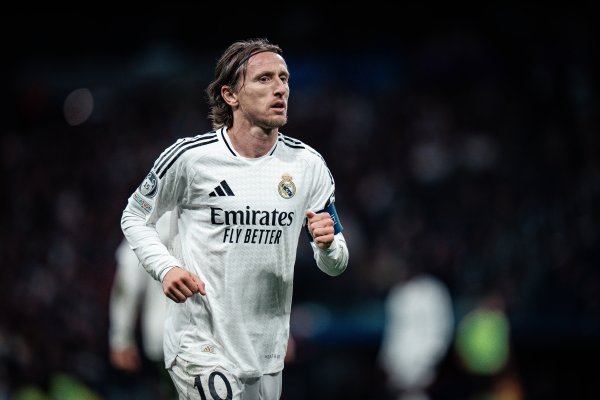 Skira: Modric received a medical examination in Milan this morning, signed a contract for 1 year with an annual salary of 4 million euros