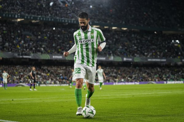 Marca: Betis is considering renewing his contract with Isco and is already the team leader & will become a team legend in the future