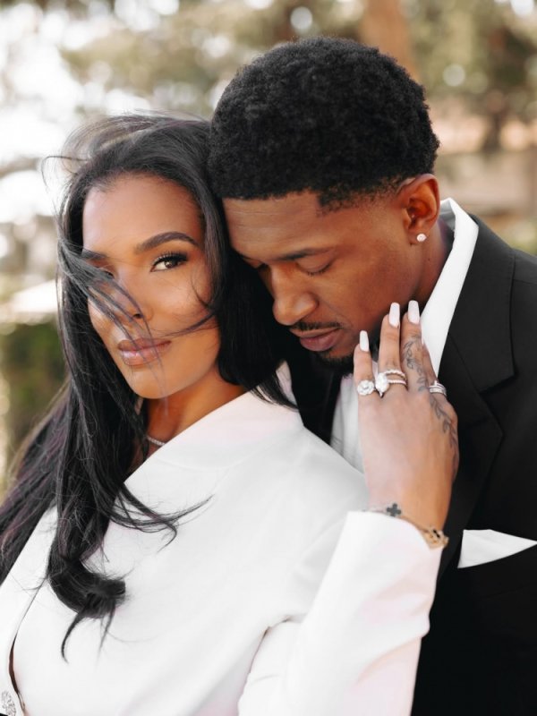 Show your love❤️! Bill and his wife posted photos on social media: Ten years of love is like the first meeting