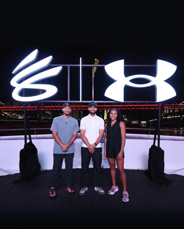 Seth Curry: The love and enthusiasm I feel in China are unparalleled. Thank you Chongqing🏀