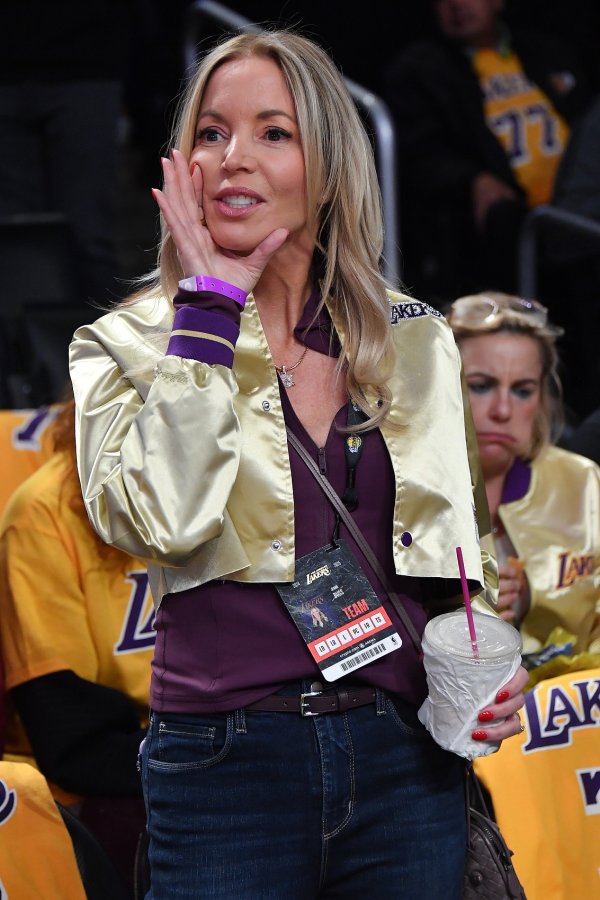 Worthy talks about Lakers  10 billion sales: The league is booming My first year s salary is 475,000