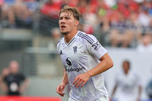 Desky: Leipzig also had a crush on Hoylen this summer, but the total transaction price of the player s salary & is too high