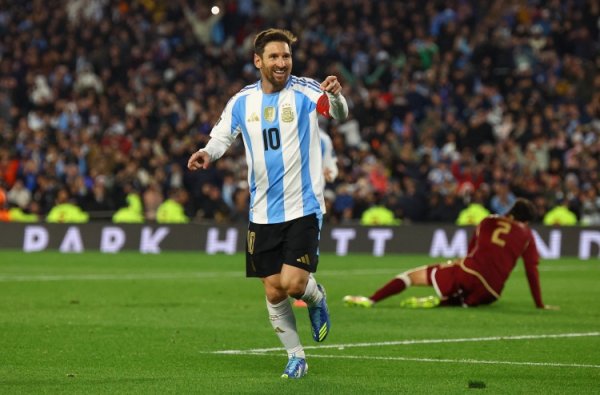 Scaloni: Haven t talked to Messi about the World Cup yet, Otamendi will be the captain of the next game
