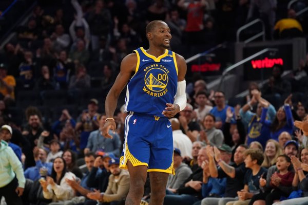 Agent: If you want to win at the moment, make Kuming happy. The Warriors should give Kuming a player option.