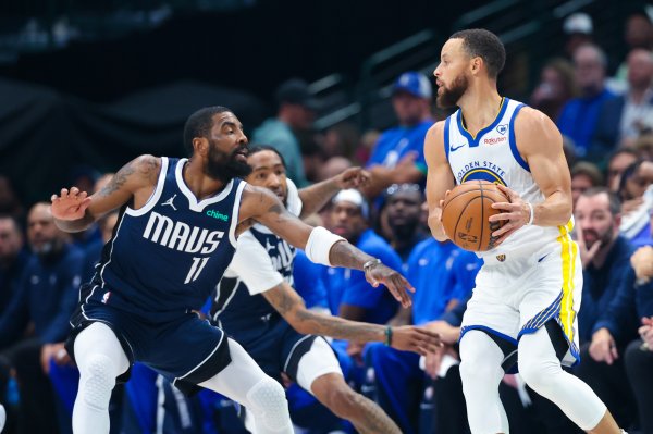 Villanueva: Compared to defending Curry, I would rather defend against Irving because the three-point score is more than two points