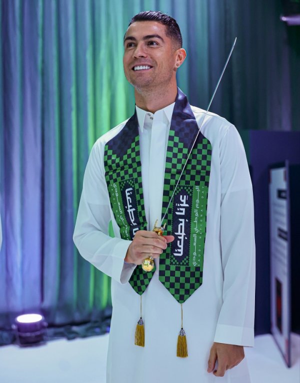 [Xiaoba Social Show] Dembele realizes his dream of the golden ball, Hummels  girlfriend attends the Beer Festival