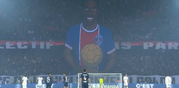 Fans showcase giant TIFO to celebrate Dembele s winning Golden Globe Award and Enrique s Cruyff Award