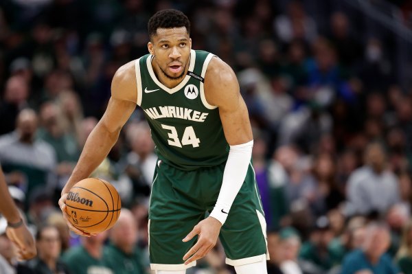 The boss said he promised to play for the Bucks when he met with the letters. The latter: I don t remember this meeting