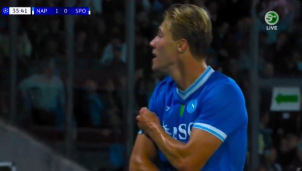 Hoylen: I touch the Naples armband to celebrate because I am happy to play football and the Champions League here