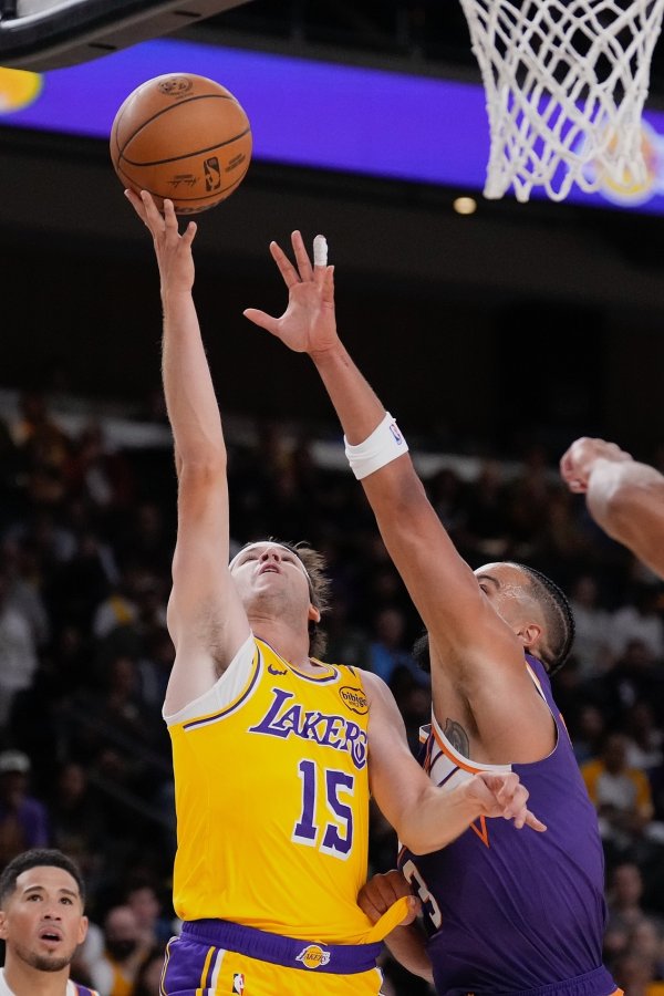 Can t carry it! Reeves scored 18 points in 16 minutes in the first half, 4% of two-pointers made 4 shots and 7 free throws.