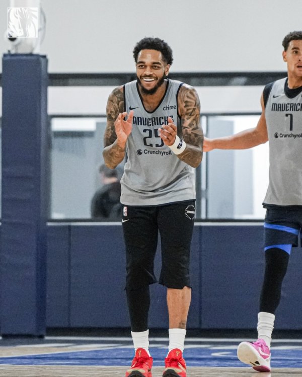 All employees participate & and stay focused! Mavericks official team training photos