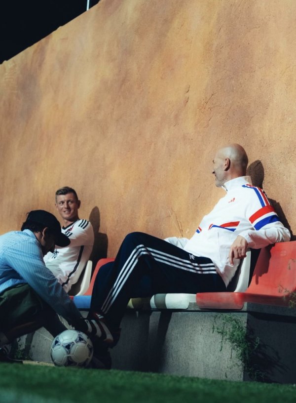 🧙A gathering of three generations of midfield masters! A Kuan s social media updates, Zidane and Xavi team up to shoot commercials