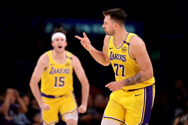 Meiji: The Lakers have confirmed 4 starters, and finally chose one of three among Smart& Laravia& Van Der Biao