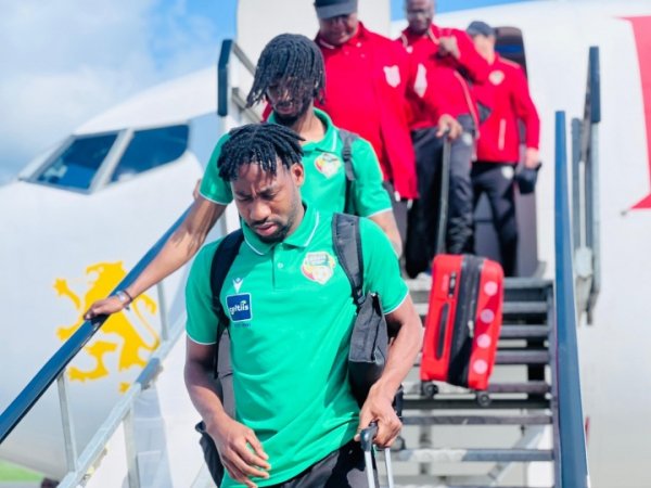 Nationwide support! Benin, ranked 93rd in the world, made an exception and chartered a flight to compete in the World Cup preliminaries. If they win, they will enter the World Cup for the first time!
