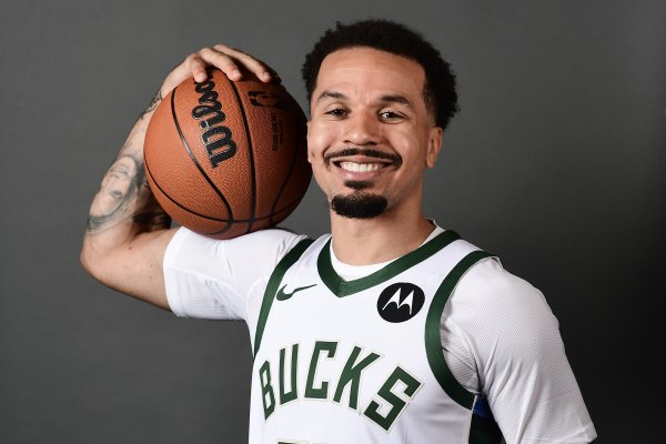 The basic salary is great! Cole Anthony made 5 of 6 three-pointers in 19 minutes and scored 21 points, 2 assists and 2 steals.