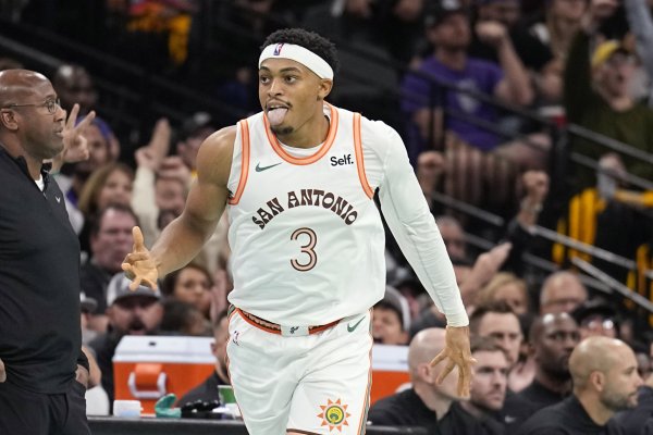 Good player! Keldon Johnson made 4 of 7 shots and scored 8 points, 10 rebounds and 1 assist. He fouled out in the final quarter and left the game.