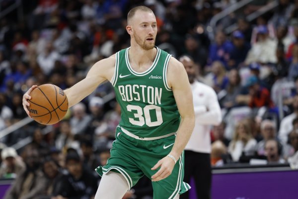 Top shooter! Hauser made 5 of 6 three-pointers in the first quarter and scored 15 points and 1 rebound.