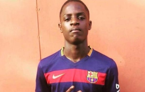 World Sports: Ayon has a good impression of Barcelona and took photos wearing a Barcelona jersey in his hometown five years ago