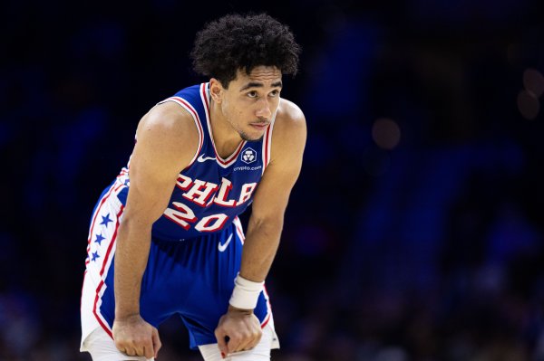 Torn thumb ligament! Nurse: McCain can shoot now and is in pretty good training condition