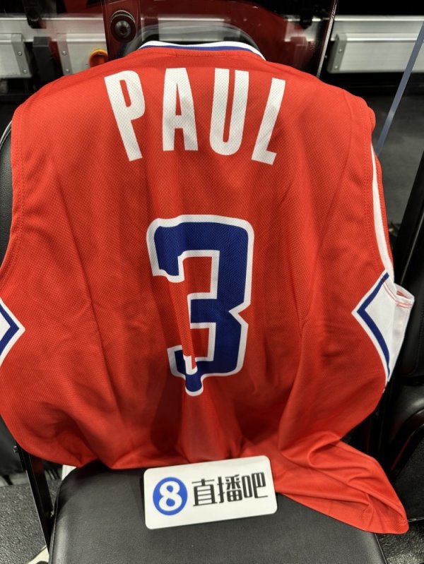 Watch the Clippers VS Pelicans game in the bar and give every fan a Paul Clippers 1.0 era jersey at home.