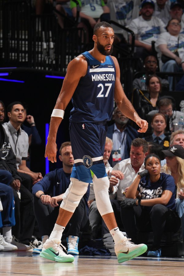 Versatile offense and defense! Gobert scored 6 of 9 and scored 14+15+5+2+2 to fill the data column, with a plus-minus value of +31