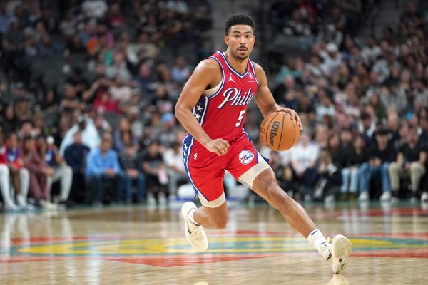 The plus-minus value of +32 is the best in the game! Grimes made 7 of 13 shots and contributed 22 points, 7 rebounds and 13 assists, a career high in assists.