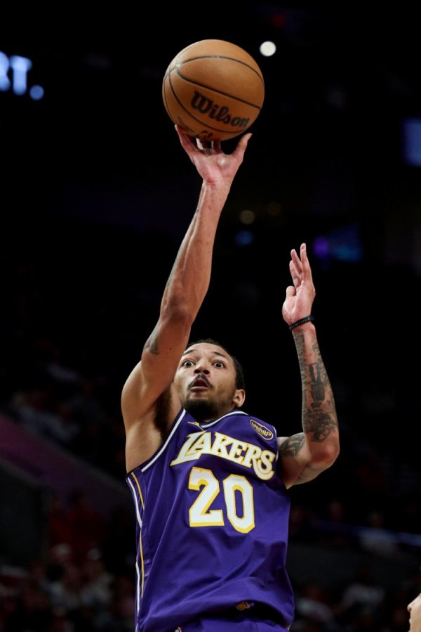 21 years and 200 days! Nick Smith Jr. scored 25 points in a single game with 0 free throws, becoming the youngest player in Lakers history