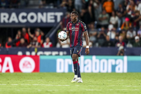 Levante CEO: forward Ayon will not be sold in the winter window. Barcelona and Premier League teams are not currently seeking to buy him