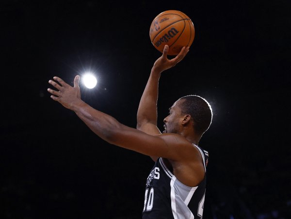 Double shots in the frontcourt! Harrison Barnes scored 24 points and 5 rebounds. Julien Champagne scored 22 points, 7 rebounds and 5 steals.