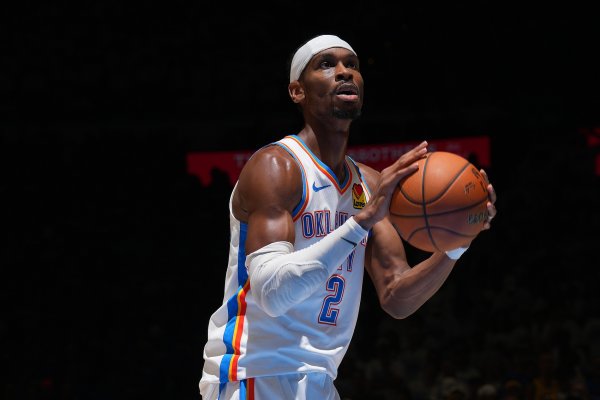 Zhang Jiawei: Alexander is practicing according to Kobe s thinking. His mid-range shot is stuck in the air, and his long-range shot is withdrawn and pushed quickly.